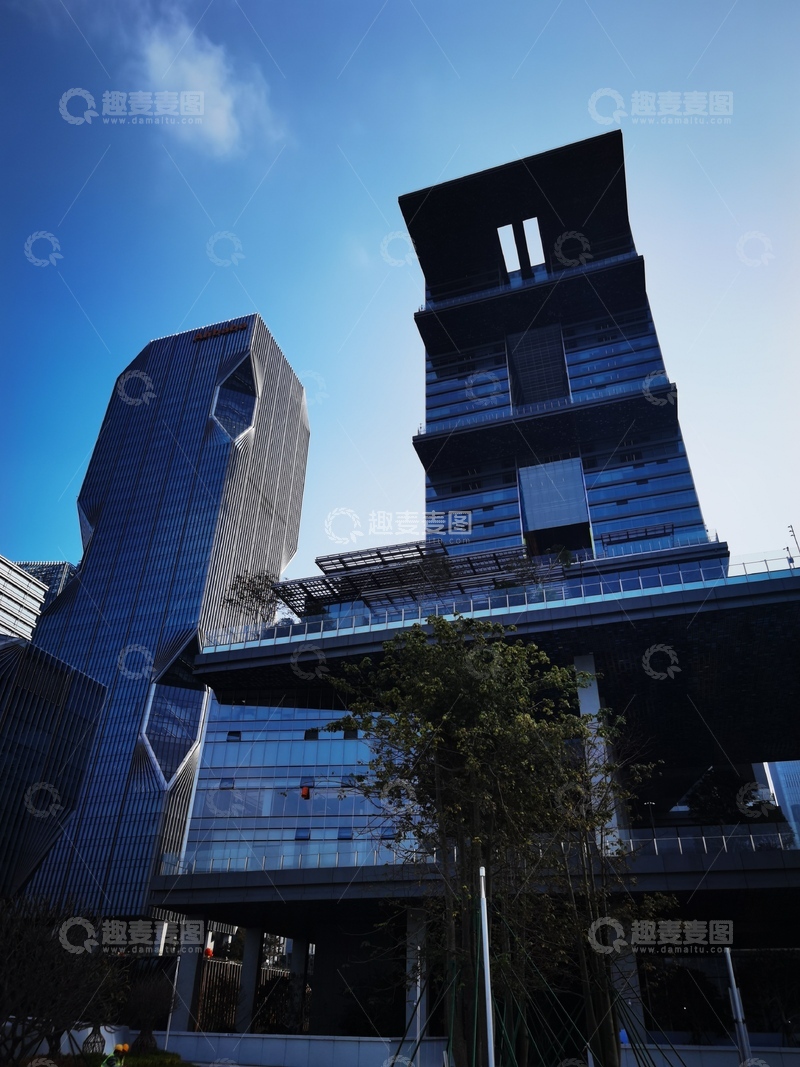 高清大图下载【趣麦麦图】现代建筑蓝天映衬设计