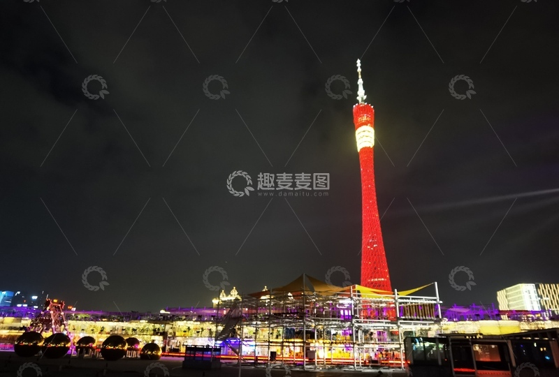 高清大图下载【趣麦麦图】夜晚城市地标高塔灯光秀