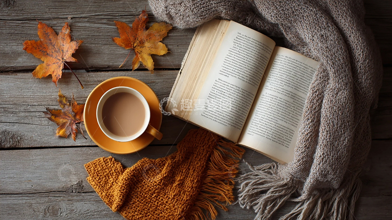 高清大图下载【趣麦麦图】秋日静谧书香与咖啡的温暖时光