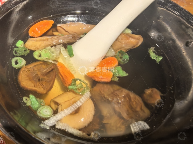 高清大图下载【趣麦麦图】炖锅香菇汤美食摄影