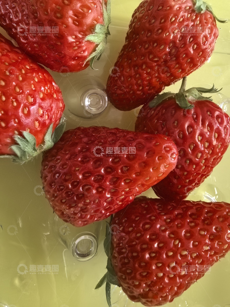 高清大图下载【趣麦麦图】鲜艳草莓特写摄影2