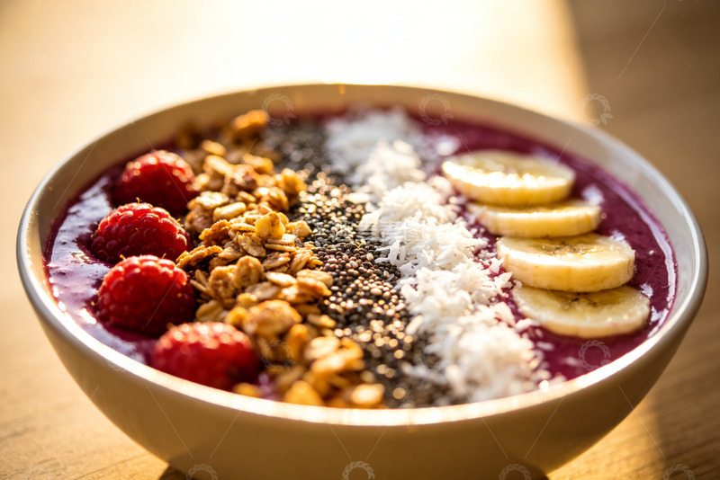 高清大图下载【趣麦麦图】莓果香蕉谷物碗的元气早餐时光