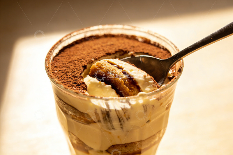 高清大图下载【趣麦麦图】杯装提拉米苏的丝滑意式治愈甜点