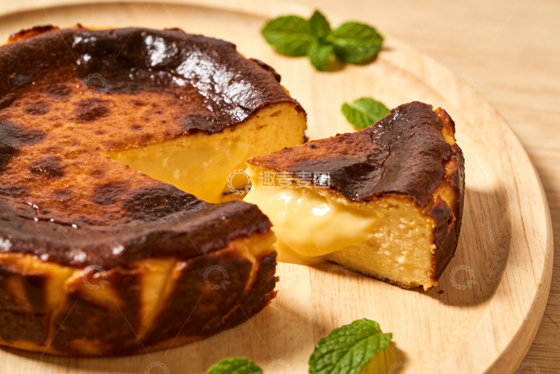 高清大图下载【趣麦麦图】流心巴斯克芝士蛋糕的治愈系甜点