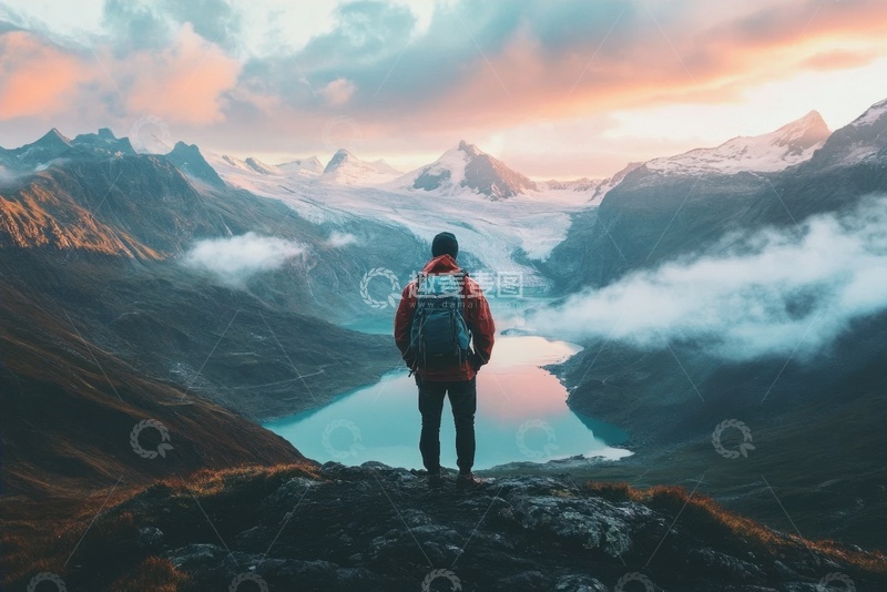 高清大图下载【趣麦麦图】-登山的背包客