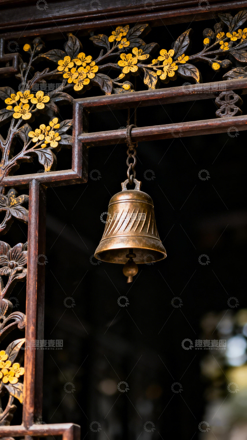 高清大图下载【趣麦麦图】古韵金属钟挂木雕花饰