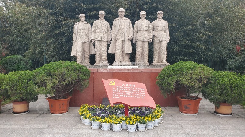 高清大图下载【趣麦麦图】烈士陵园人物石头雕像松柏花朵