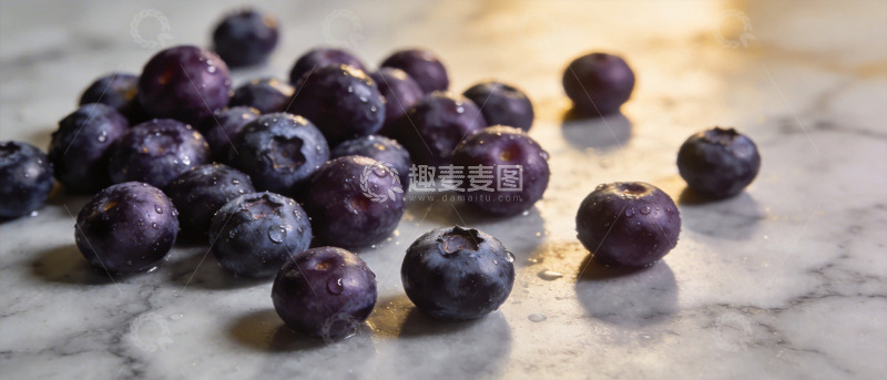 高清大图下载【趣麦麦图】大理石台面上的蓝莓特写