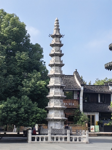 石塔佛塔高塔宝塔地标树木房屋