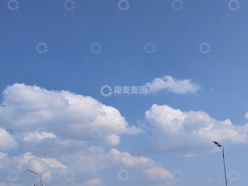 高清大图下载【趣麦麦图】蓝天白云云朵晴空路灯