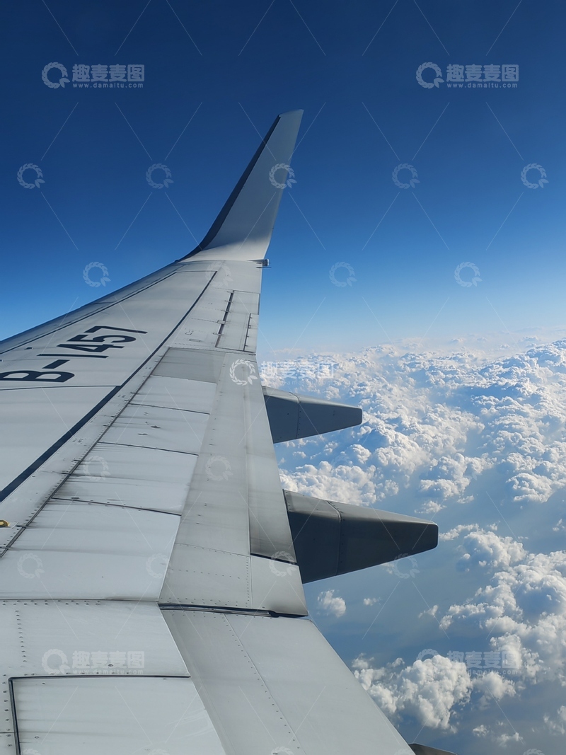 高清大图下载【趣麦麦图】蓝天白云云朵云海机翼舷窗风景