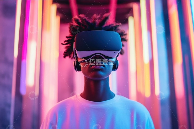高清大图下载【趣麦麦图】带着VR眼镜的人物