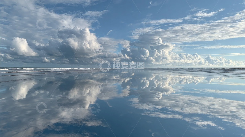 高清大图下载【趣麦麦图】云海倒映海面梦幻场景