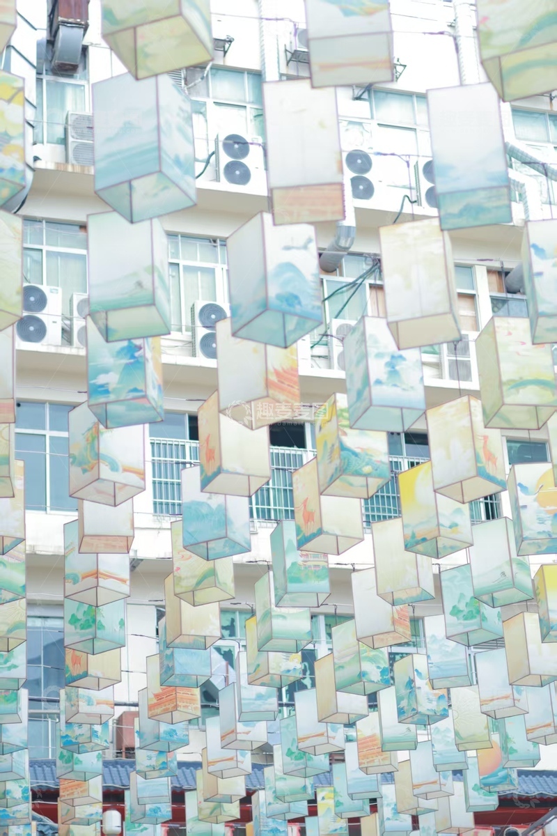 高清大图下载【趣麦麦图】立体方块城市艺术装置