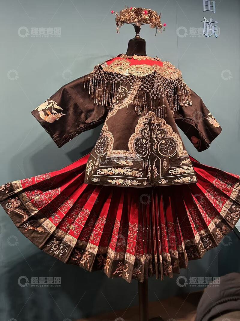 高清大图下载【趣麦麦图】民族服饰展示