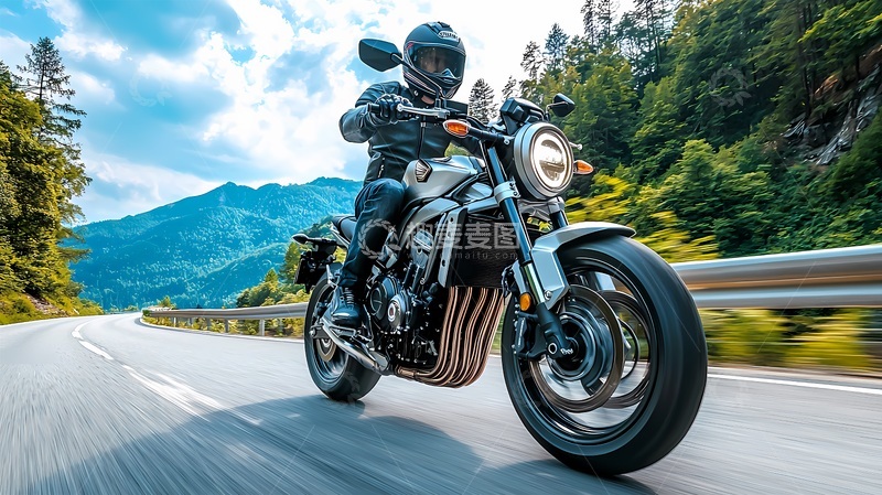 高清大图下载【趣麦麦图】山间公路摩托车骑行