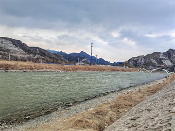 山间河流风光摄影