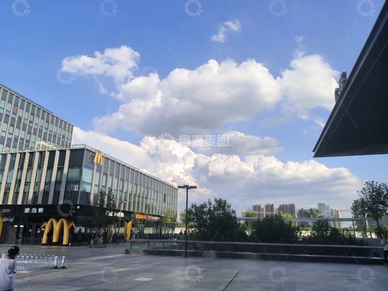 高清大图下载【趣麦麦图】都市蓝天白云建筑街景