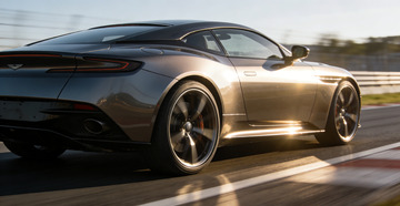 赛道豪华跑车动态摄影