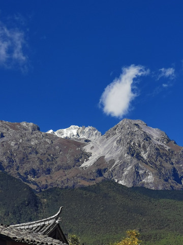 万里无云的雪山