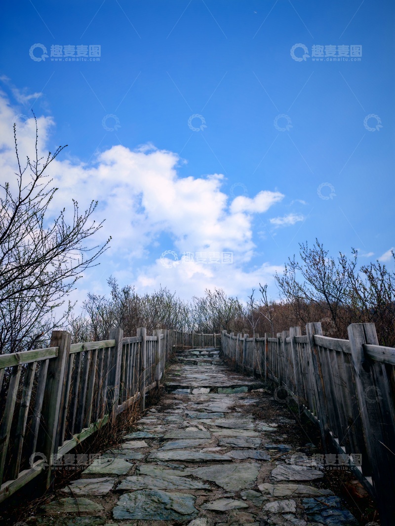 高清大图下载【趣麦麦图】石径蓝天云景自然风光摄影