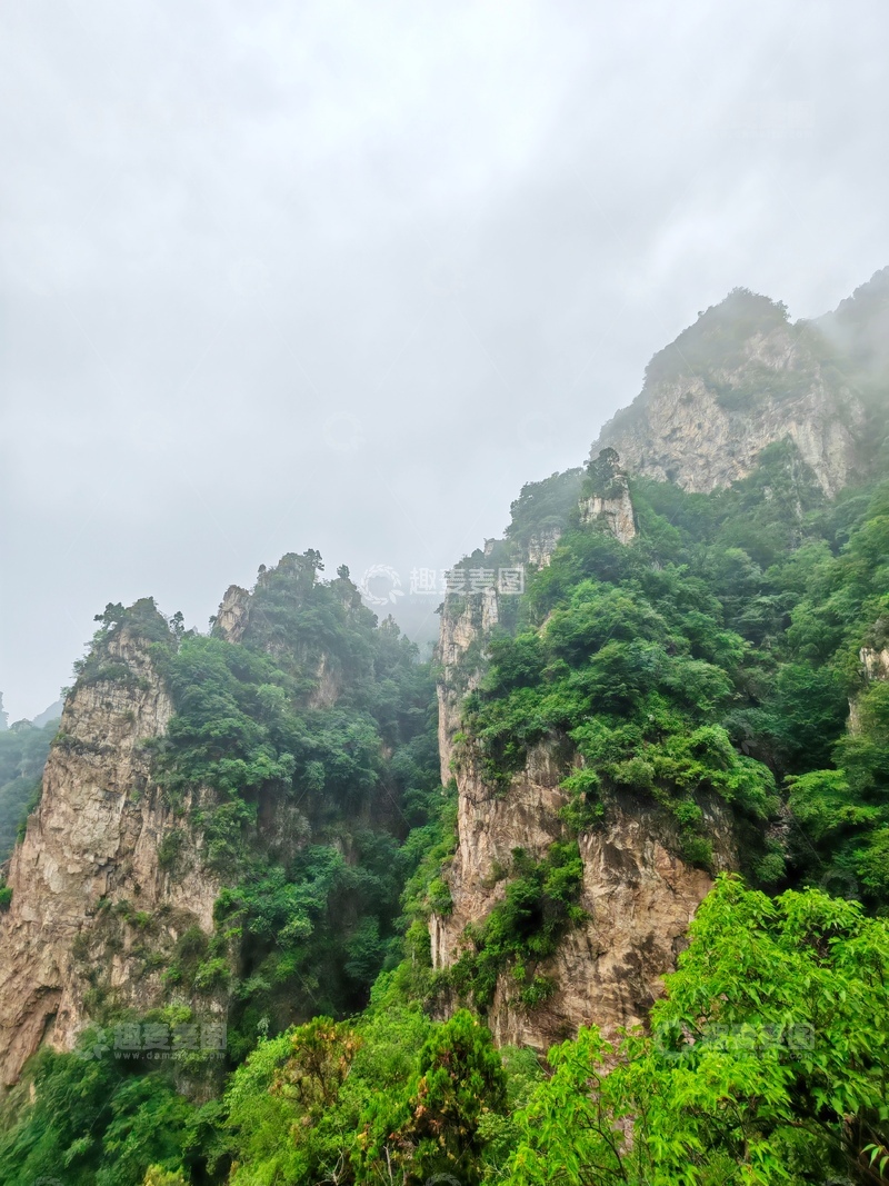 高清大图下载【趣麦麦图】云雾缭绕山峰美景