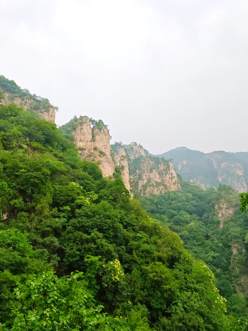 翠绿山峰自然风光摄影