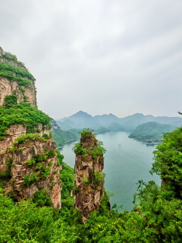 山水风光峡谷湖泊壮丽景色
