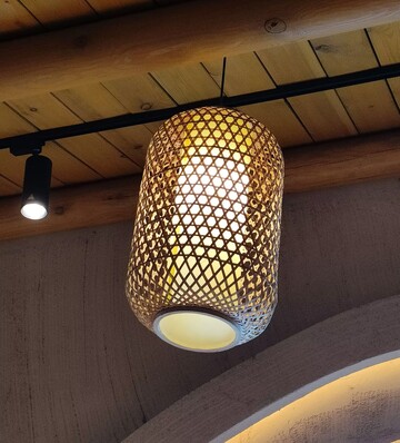 木质镂空吊灯装饰