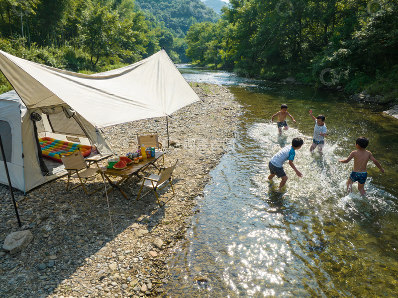 高清大图下载【趣麦麦图】夏日溪流露营休闲图