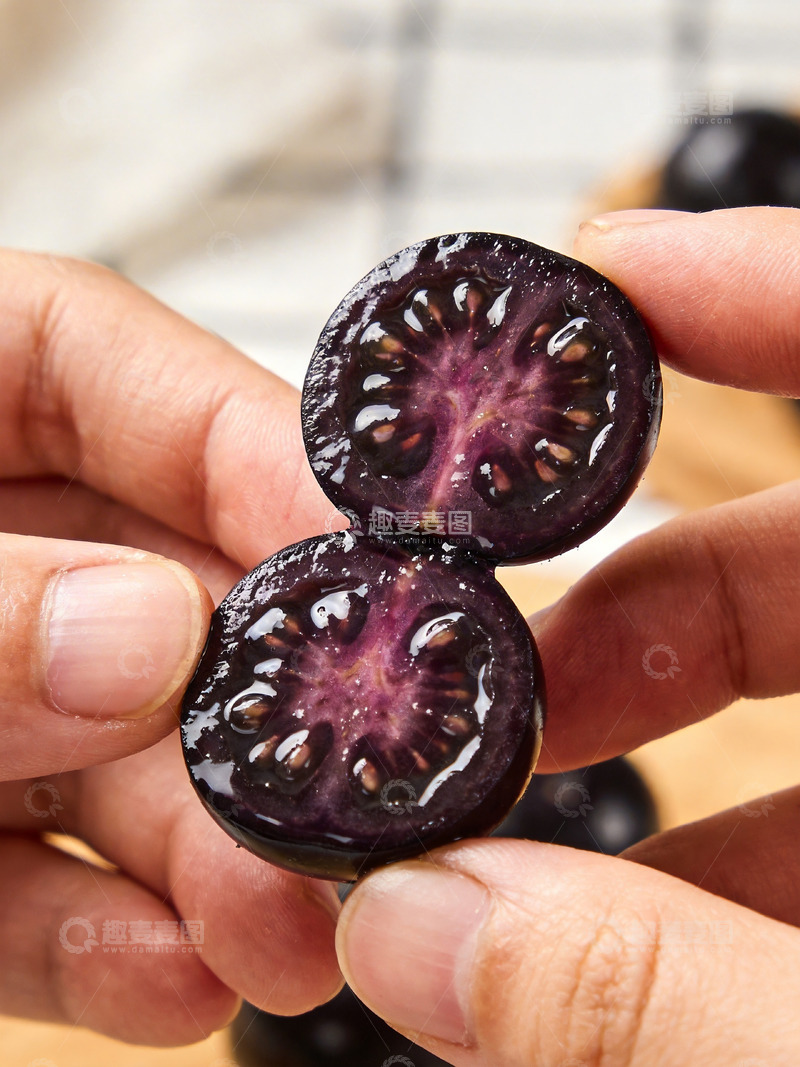 高清大图下载【趣麦麦图】展示黑番茄的切面2