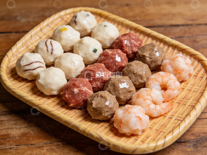 高清大图下载【趣麦麦图】竹编盘上的丸子拼盘