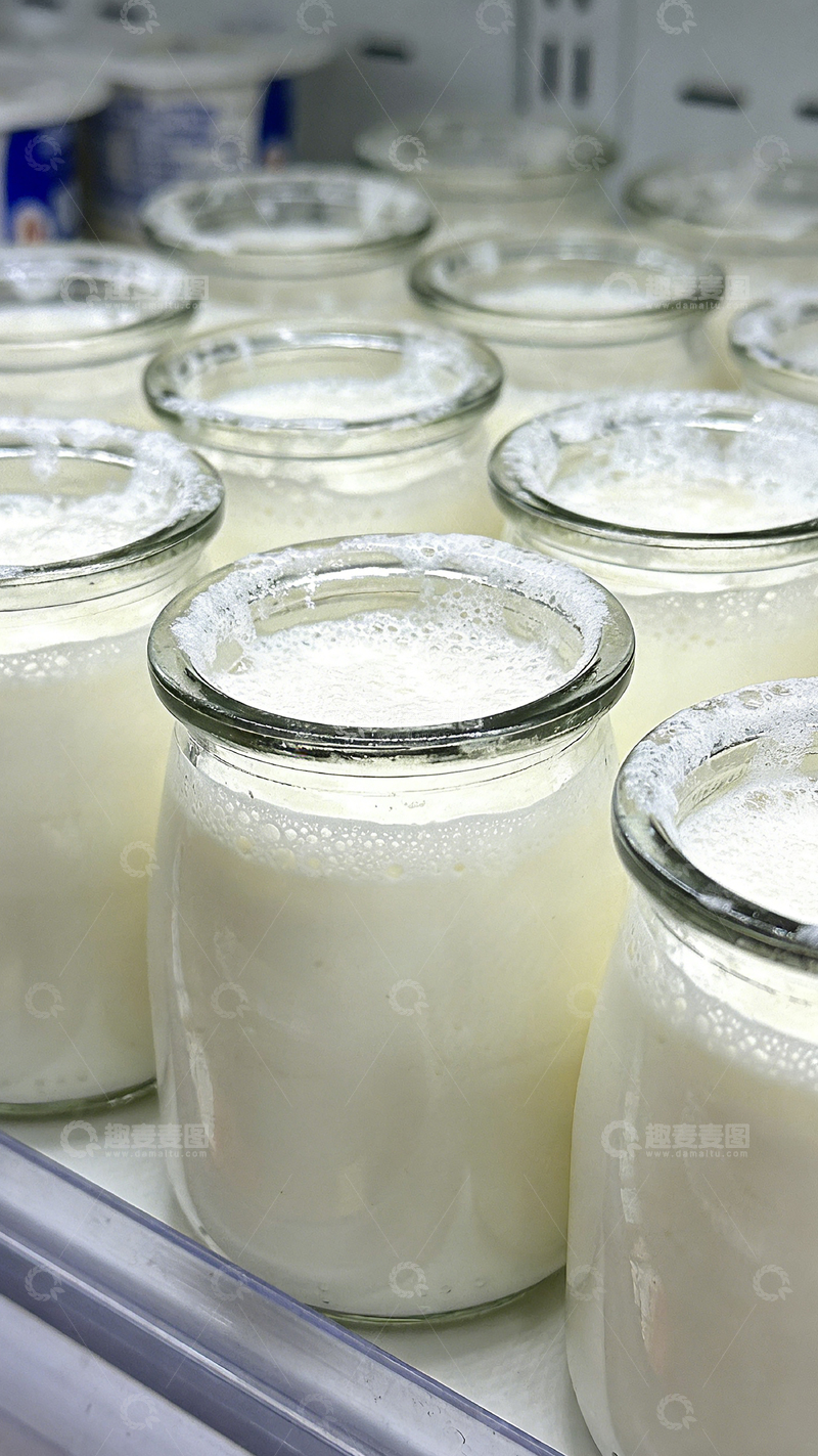 高清大图下载【趣麦麦图】玻璃罐酸奶发酵过程