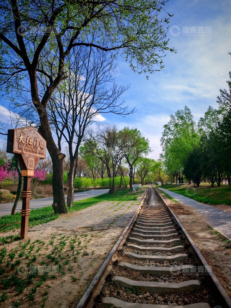高清大图下载【趣麦麦图】绿意铁路公园风光