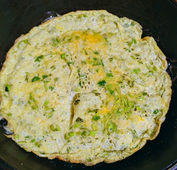家常葱花煎蛋美食摄影