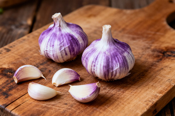 新鲜干大蒜，厨房调味食材特写