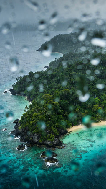 雨中热带岛屿风光