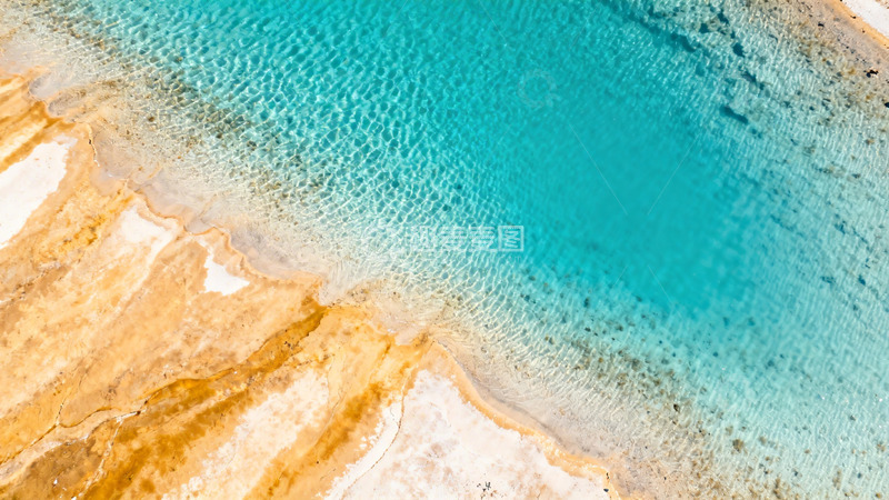 高清大图下载【趣麦麦图】蓝黄交错水池航拍景观