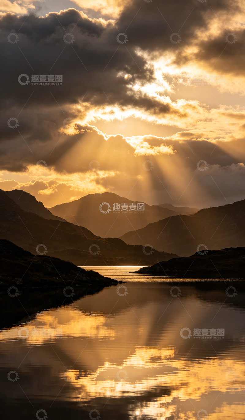 高清大图下载【趣麦麦图】金色夕阳山湖景摄影图