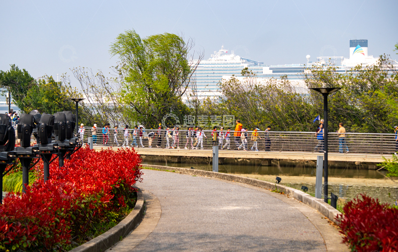 高清大图下载【趣麦麦图】-港口风光游人学校春游行径高清画面