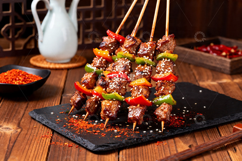 高清大图下载【趣麦麦图】羊肉串，彩椒牛肉烤串，烧烤美食特写3