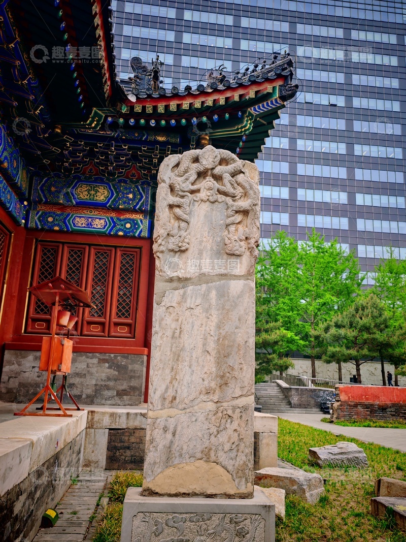 高清大图下载【趣麦麦图】古典石碑古建筑现代高楼对比