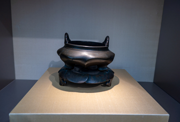 苏州博物馆西馆古典香炉展示文物
