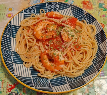 蓝纹盘意面虾美食摄影