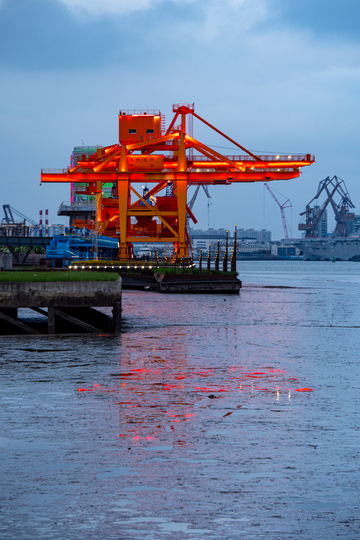 杨浦发电厂遗址公园港口黄昏大型起重机