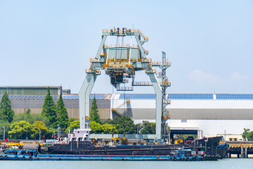 上海长滩港口大型起重机工业设施素材