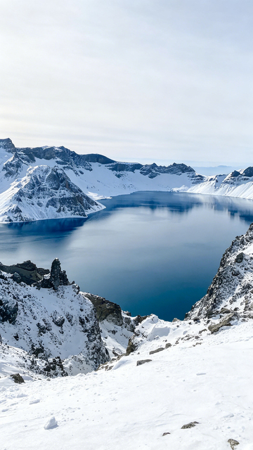 雪山湖泊壮丽景色自然风光摄影