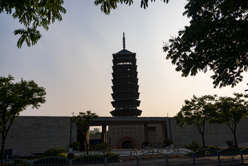 淞沪抗战纪念塔古塔夕阳景观摄影