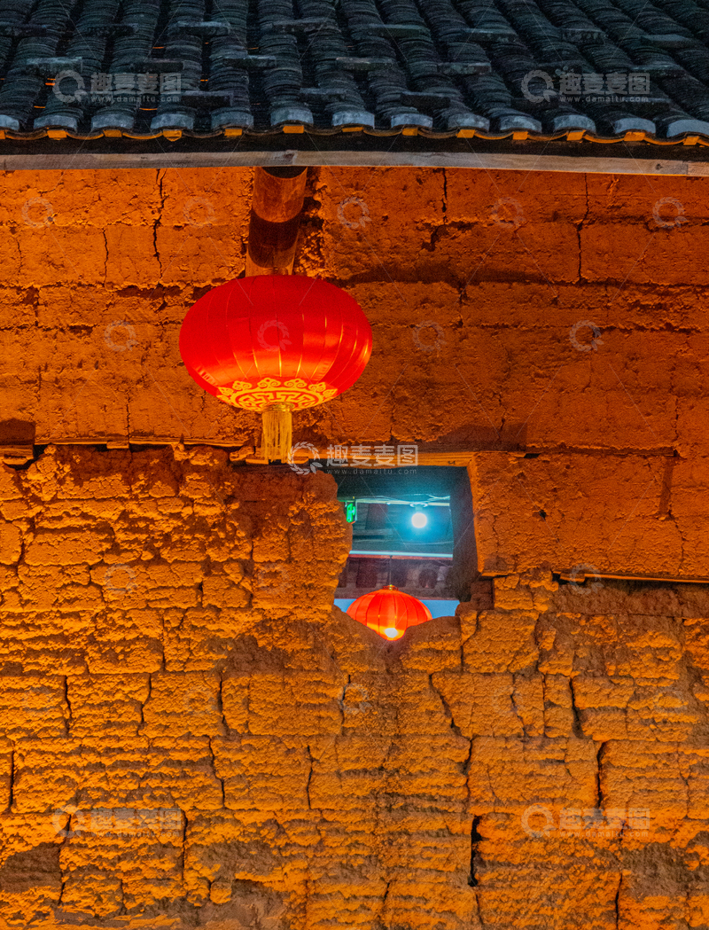 高清大图下载【趣麦麦图】春节除夕夜的福建永定土楼大红灯笼高挂