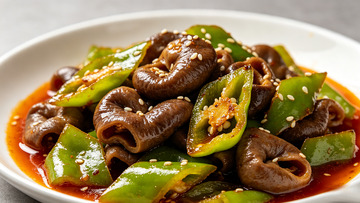 香辣肥肠炒青椒美食摄影